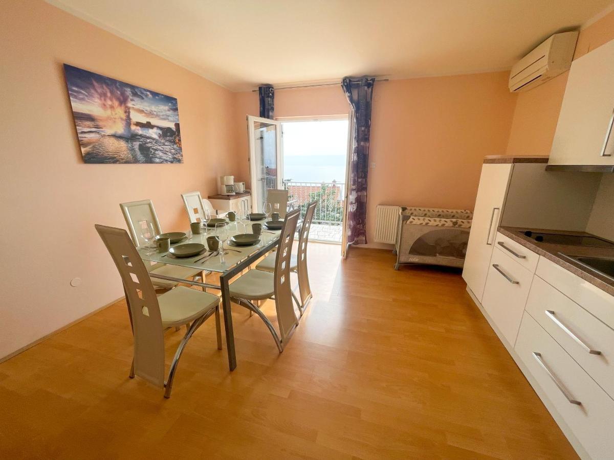 Apartments Sams Novi Vinodolski Esterno foto