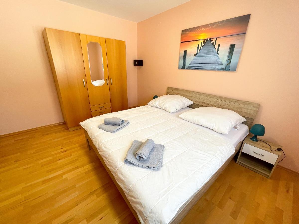 Apartments Sams Novi Vinodolski Esterno foto